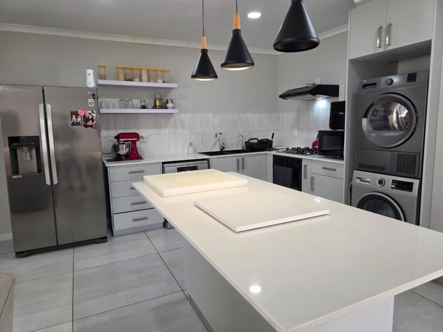 2 Bedroom Property for Sale in The Island Western Cape